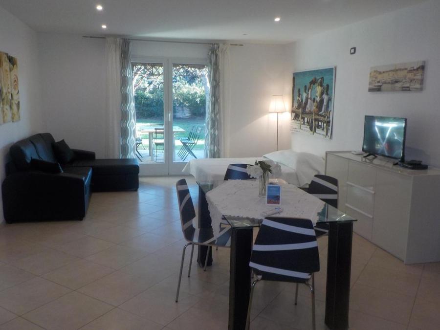 גרימו Villa Angelina Garden מראה חיצוני תמונה